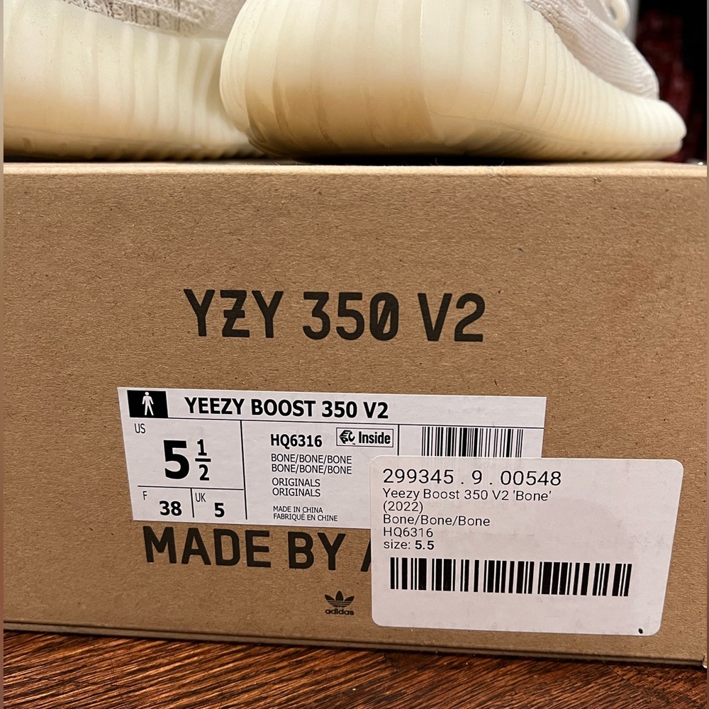 Yeezy v2 Size 5.5 men’s 7.5 women’s